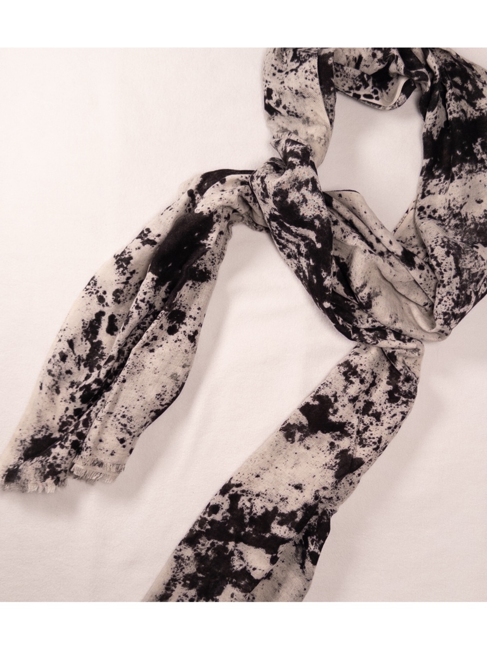 Bindya Black and White Abstract Print Women's Scarf